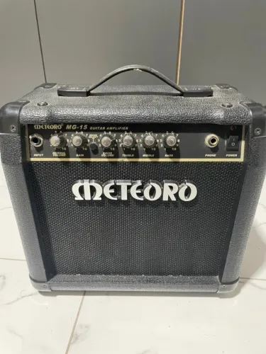 Amplificador de Guitarra Meteoro MG-15 (15W) com Drive
