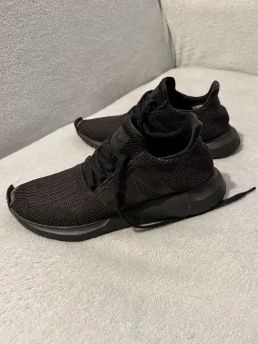 Tênis Adidas Swift Run 41