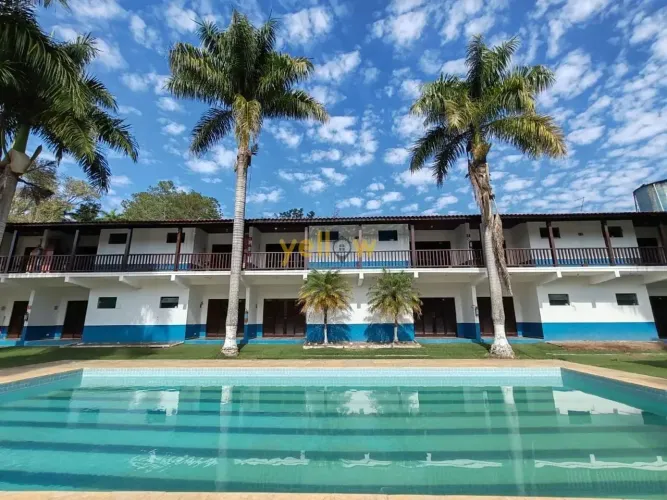 Casa Comercial em Santa Isabel: 16 Suítes, 20 Banheiros, R$ 2.5M