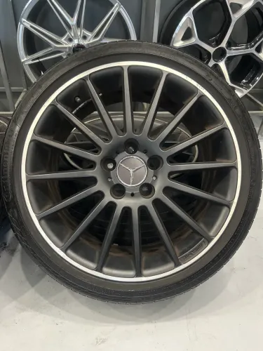 Jogo de Rodas R18 x 8.5 Mercedes AMG