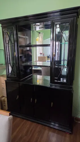 Cristaleira Preto Clássico com Vidro