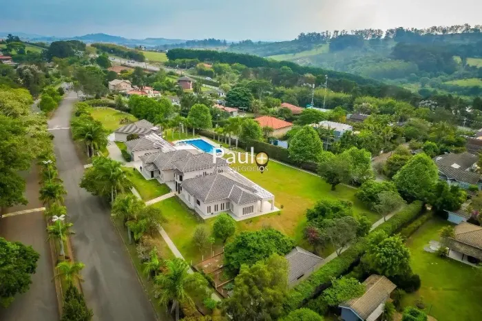 Sobrado à venda em Bragança Paulista, Jardim das Palmeiras , com 8 quartos, com 1400 m²
