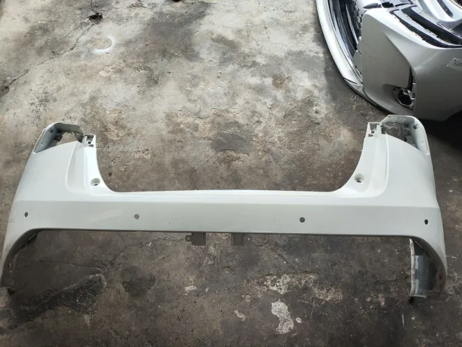 Parachoque traseiro Toyota Prius 2019 2020 2021