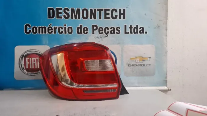 Lanterna Sandero 2015-2020 lado esquerdo