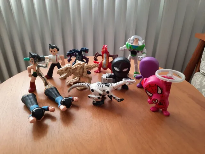 Brinquedos  McDonald's diversos (12)