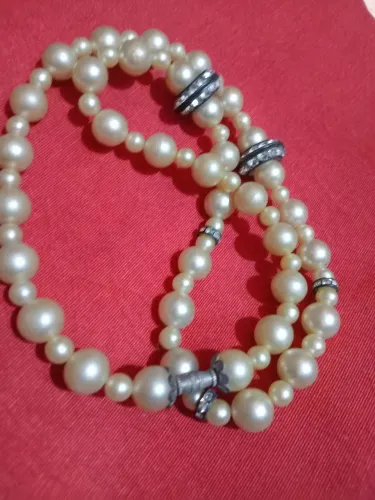 VINTAGE. Colar de pérolas com detalhes em strass
