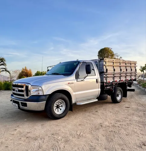 F350 ano 2019 sem detalhes , carroceria graneleira com arco e lona 