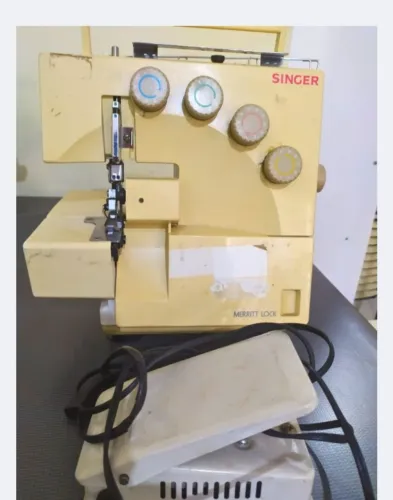 Overloque Singer Merritt Lock no estado