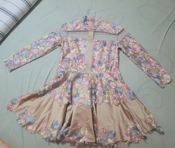 Vestido rendado floral