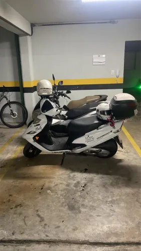 Vendo Moto Burgman 2016 Branca 