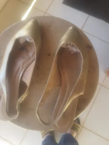 Calçados, roupas e outros artigos