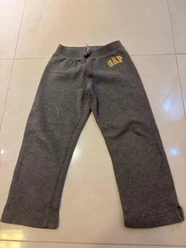 Calça BabyGap Cinza tamanho 5 anos