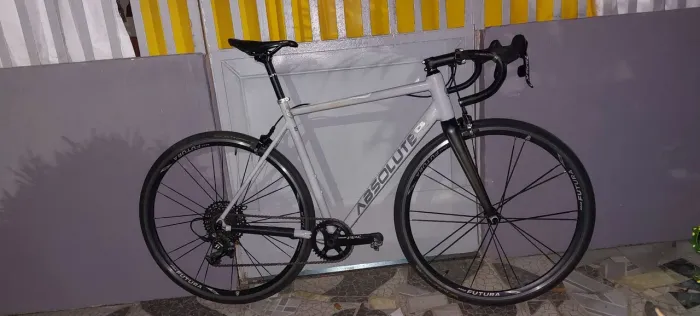 Bicicleta de estrada Absolute Wild R
