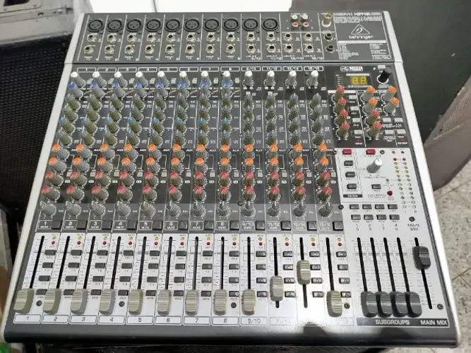 Mesa De Som Mixer Behringer Xenyx X2442USB, R$2.500.00. Perguntas *.