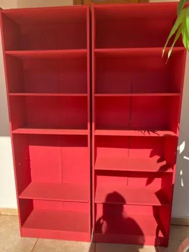 Duas Estantes para livros ou brinquedos Vermelhas