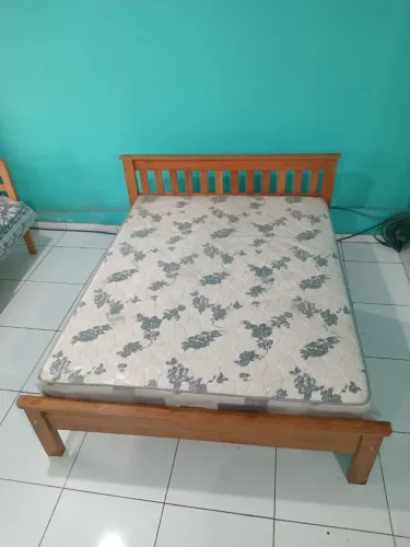 CAMA QUEEN DE MADEIRA