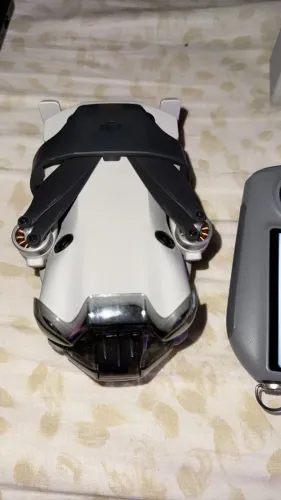 DJI Mini 4 Pro - Com 3 baterias e controle com tela