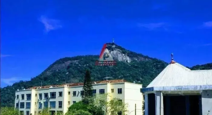 Apartamento reformado, 2 quartos com vaga em Santa Tereza