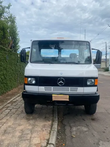 Caminhão Mercedes-Benz 1114