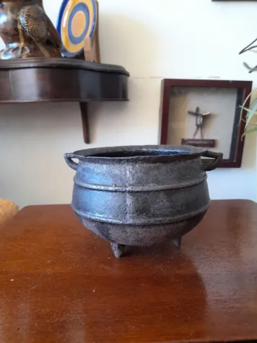 Caldeirão de Ferro Antigo