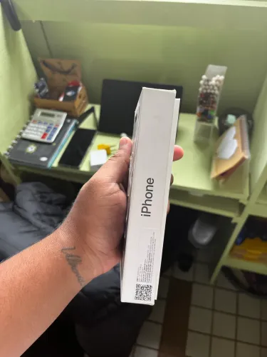 Caixa Vazia- IPhone 14 Pro Max- acompanha carregador original. 