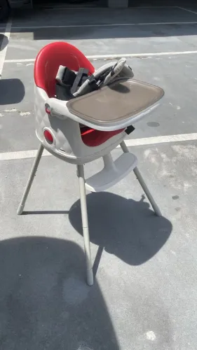 Cadeira de refeicao para bebe - nao possui cinto de seguranca