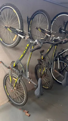 Bicicleta aro 26 Caloi usada sendo 2 bicicletas