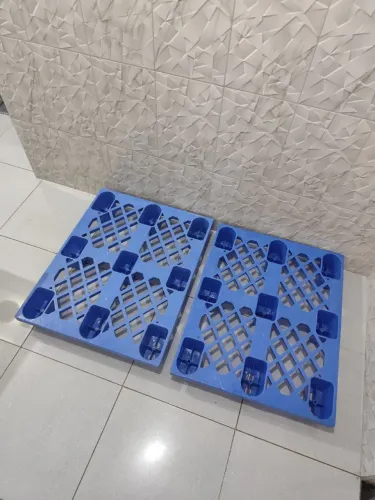 Pallet plástico durável e resistente 