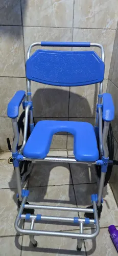 Cadeira de banho D65 so foi usada 1 vez.