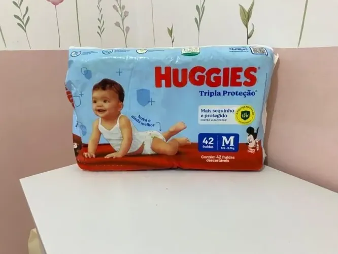 Fralda Huggies azul, tamanho M