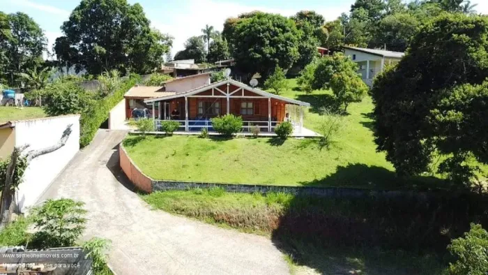 CHÁCARA ACONCHEGANTE COM 2300M² EM ATIBAIA ACEITA PERMUTA NO LITORAL