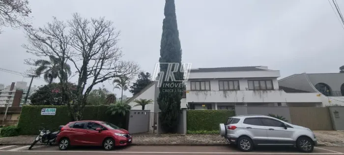 Linda casa no Ahú para locação!