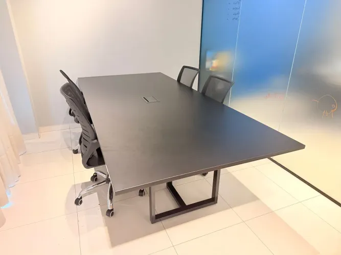 Mesa reunião escritório 2,60 x 1,20 m<br>2,60 x 1,20 m <br>Até 8 pessoas. <br><br>1000,00