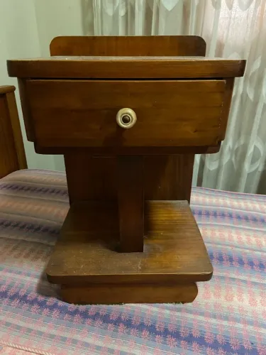 Mesa de cabeceira antiga