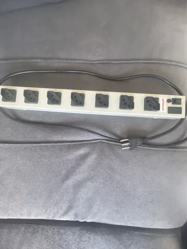 Régua filtro de linha para rack metálico com 7 tomadas (usado)