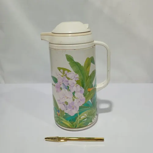 Cafeteira antiga para decoração de estoque antigo 