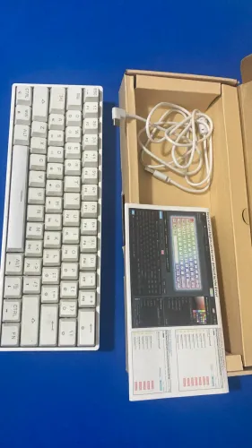 Teclado Mecânico 60% Branco USB-C com RGB