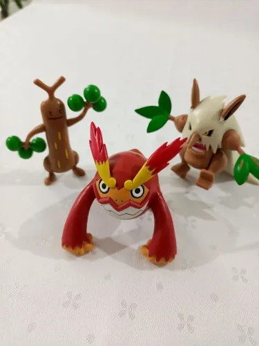 Lote Bonecos Pokémon Jakks Pacific Darmanitan Shiftry Sudowoodo