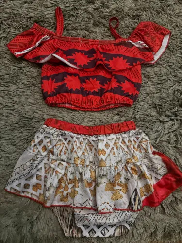Biquíni Moana de 2 peças, tamanho 6/7 anos.