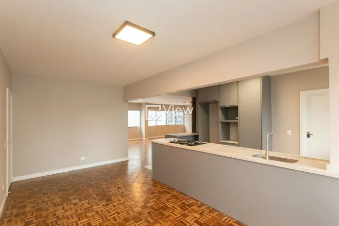 Apartamento Recentemente Reformado | Bastante espaço, Luminosidade e Conforto