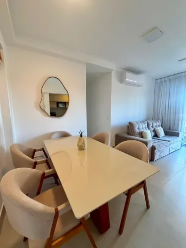Mesa com 6 cadeiras