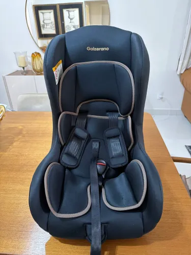 Cadeira para carro de 0 a 25 kgs semi nova