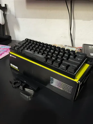 Teclado corsair K65 RGB MINI