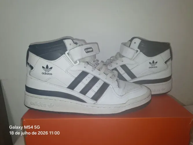 Tênis Adidas Basquete ou para o dia a dia.