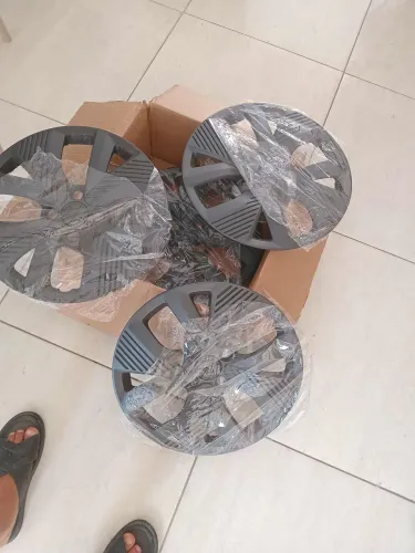 Calotas pretas para vw polo 4 furos
