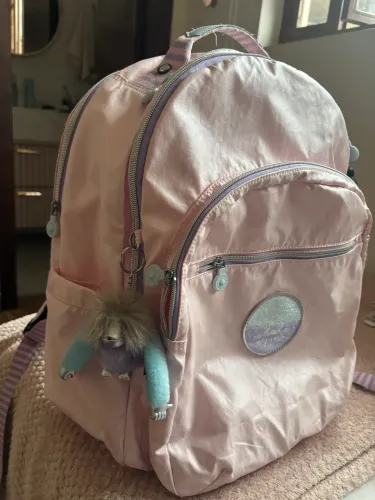 Vendo mochila Kipling semi nova