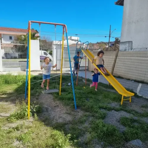 Parquinho pouco uso -Curitiba ( passe Whattsapp VENDA FILANTRÓPICA) Escorregador + Balanço