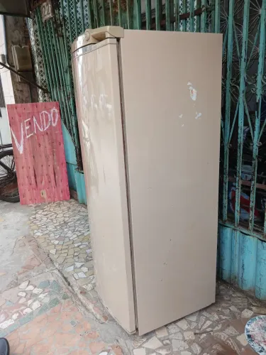 Vendo . Geladeira Consul. Funcionando em bom estado. R$300