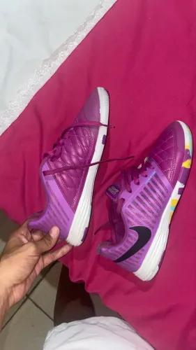 Tênis de futsal, Nike lugar gato 2