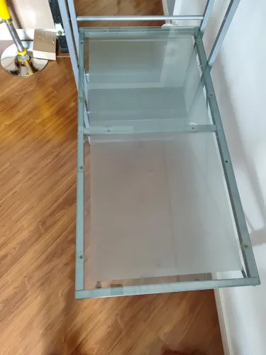 Mesa de vidro com prateleiras Tokstok luxo